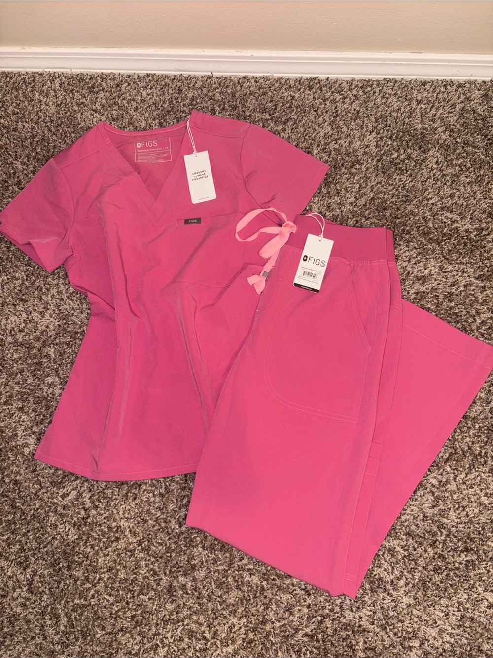 SOLD ✨NWT~FIGS Scrub Set F’ing Pink 🩷✨ - Picture 2 of 4